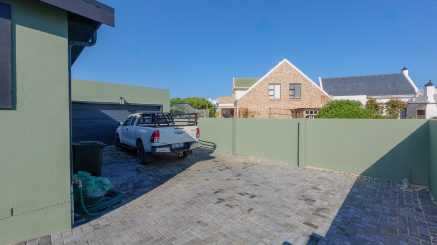 4 Bedroom Property for Sale in Struisbaai Western Cape